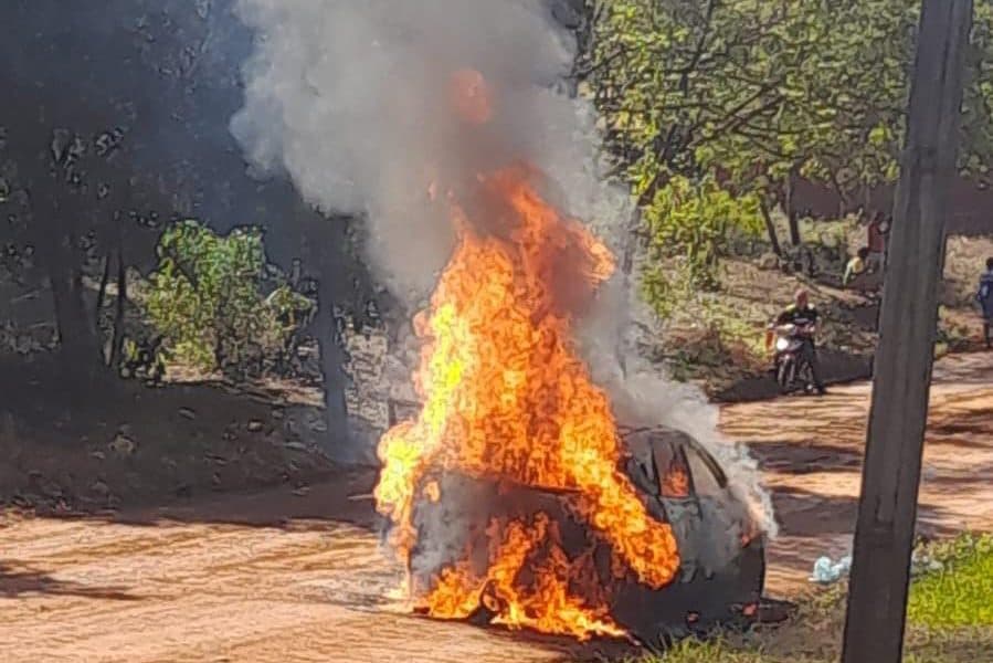 Mujer se salva de milagro tras incendio de auto en Hernandarias