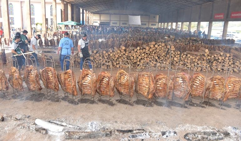 Fiesta de la Costilla en Naranjal: Un festín de tradición y solidaridad