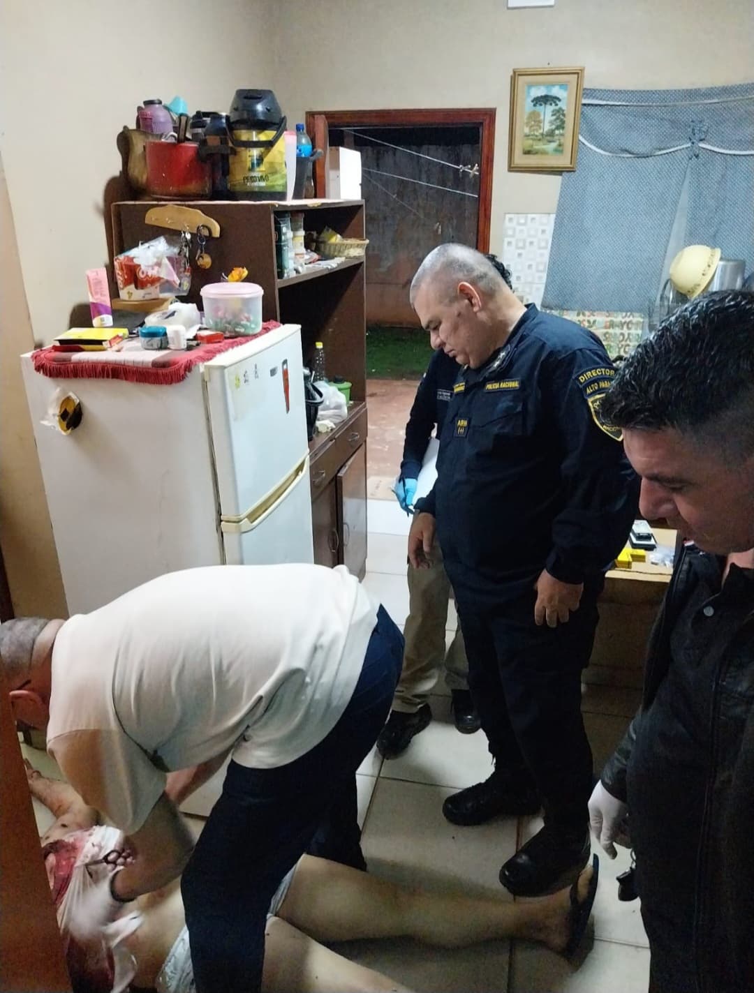Policía mata a su pareja y su hija de 15 años
