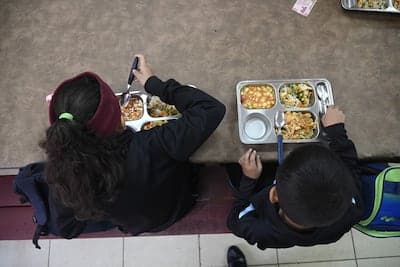 Ampliación de Hambre Cero a educación media: avance crucial para 24.000 estudiantes