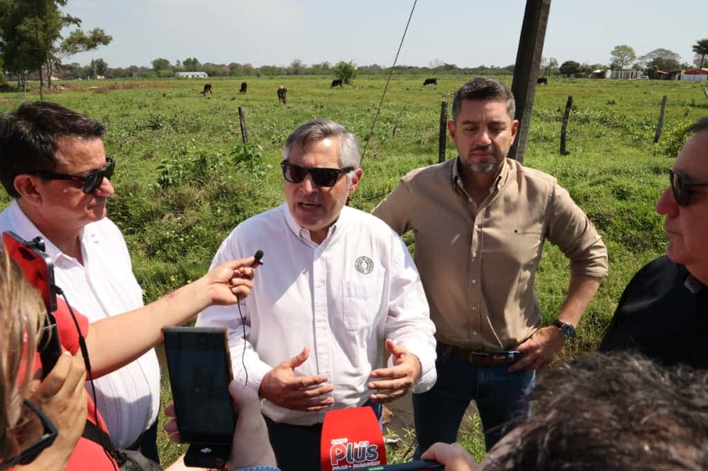Vicepresidente anuncia construcción de 17 colegios modernos en Paraguay