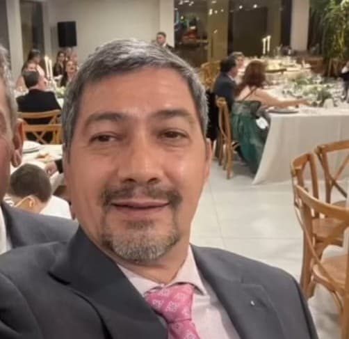 Infame timador usa chicana para suspender juicio y busca impunidad en robo de USD 300 mil