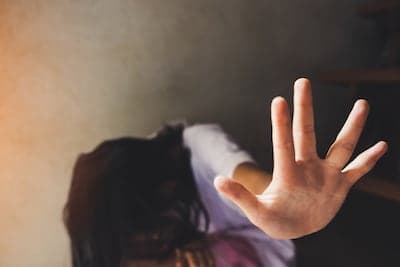 Vergonzosa impunidad: tres de cuatro abusadores de niña de 12 años en Franco son inimputables