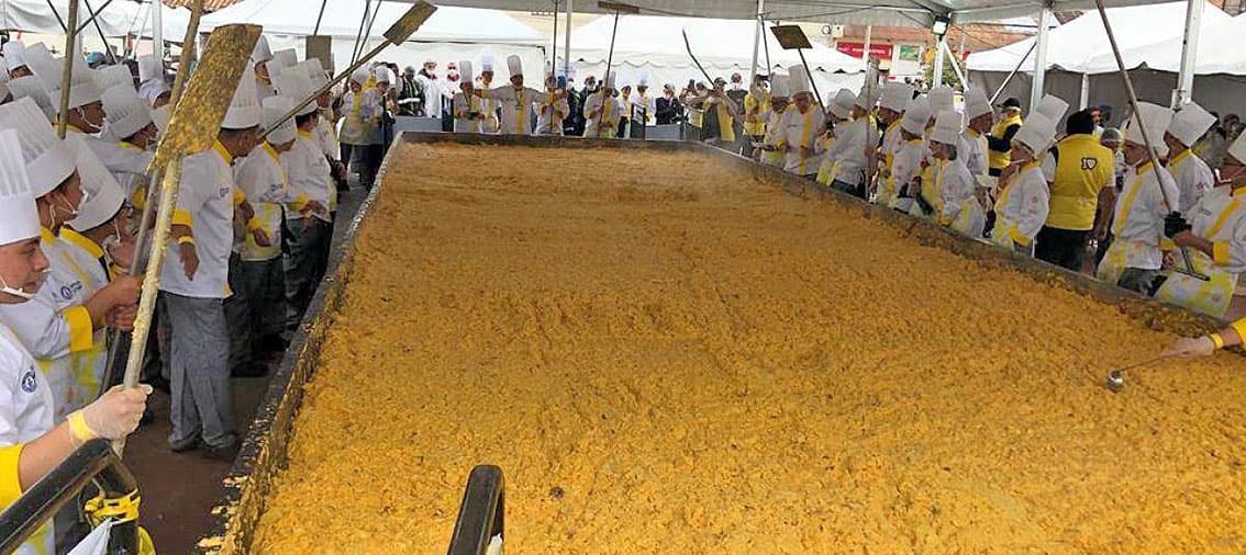 Paraguay busca récord Guinness con la mayor degustación de huevos revueltos del mundo