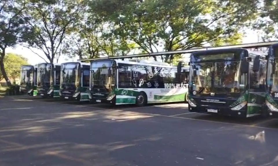 Costaron más de USD 10 millones, pero 7 buses eléctricos ya están “tirados” en parque cerrado